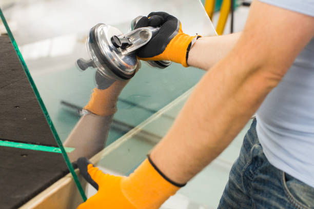 Combien de temps faut-il pour qu’un technicien arrive sur place après l’appel de remplacement rapide de vitrine?