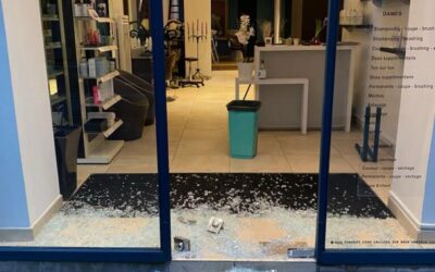 Quel type de verre un vitrier à Lyon recommande-t-il pour une boutique en centre-ville ?